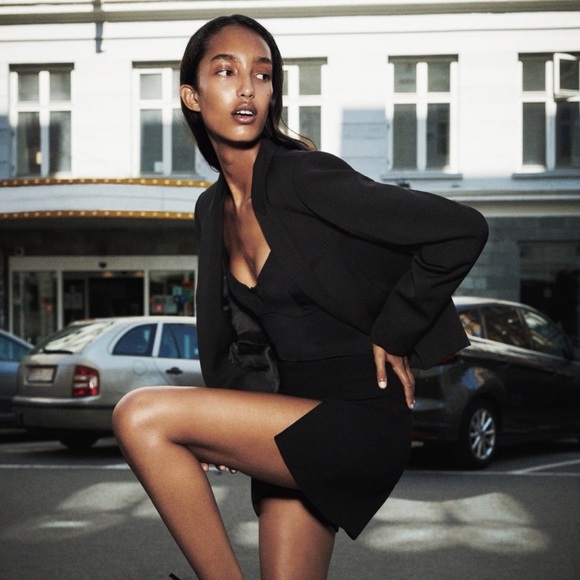 🆕 ZARA Black Mini Skirt with Slit Size XL - Picture 2 of 14